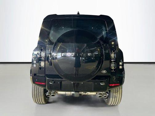 2023 Land Rover Defender 110 V8