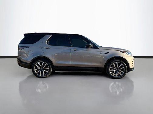 2024 Land Rover Discovery P300 Dynamic SE