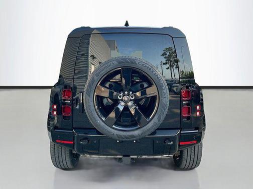2025 Land Rover Defender 110 P400 X-Dynamic SE