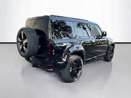 2025 Land Rover Defender 110 P400 X-Dynamic SE