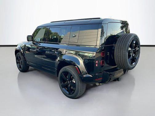2025 Land Rover Defender 110 P400 X-Dynamic SE