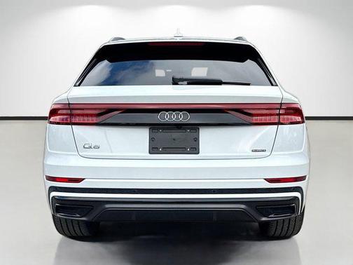 2022 Audi Q8 55 Premium Plus