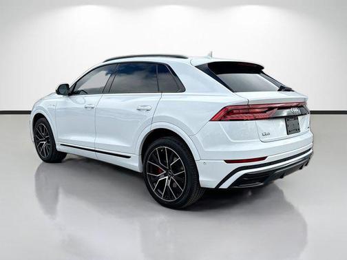 2022 Audi Q8 55 Premium Plus