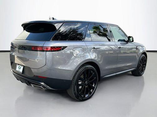 2025 Land Rover Range Rover Sport SE