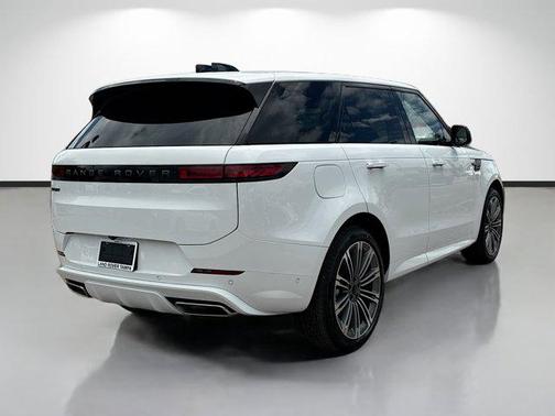 Fuji White 2026 Land Rover Range Rover Sport SE