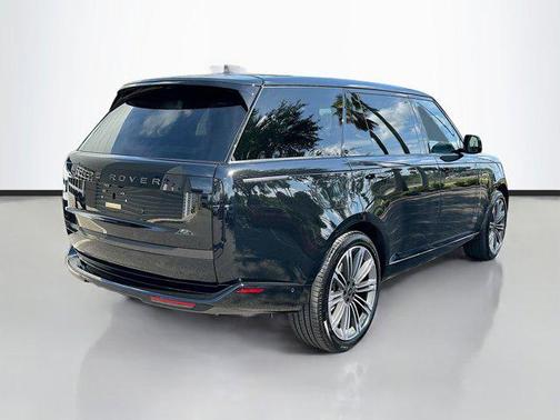 2025 Land Rover Range Rover P530 SE 7 Seat