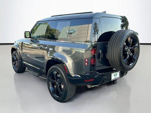 2025 Land Rover Defender 90 P400 X-Dynamic SE