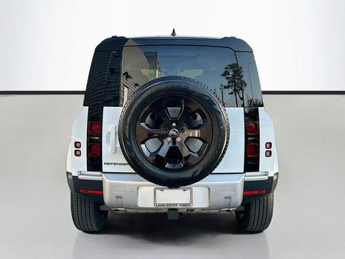 2025 Land Rover Defender 110 P300