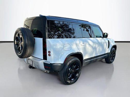 2025 Land Rover Defender 110 P300