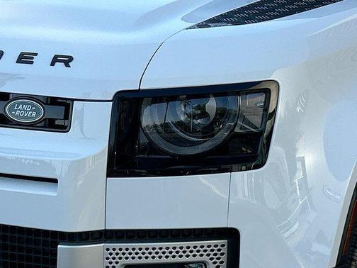 2025 Land Rover Defender 110 P300