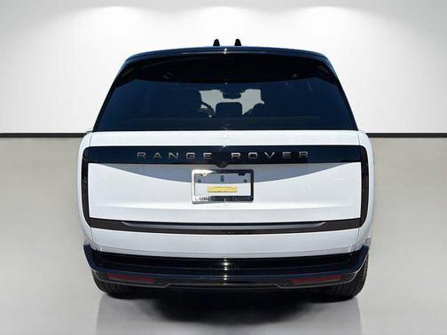 Fuji White 2026 Land Rover Range Rover P400 SE