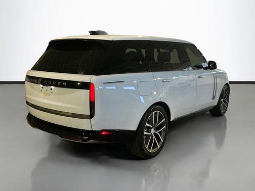 2025 Land Rover Range Rover P530 SE 7 Seat