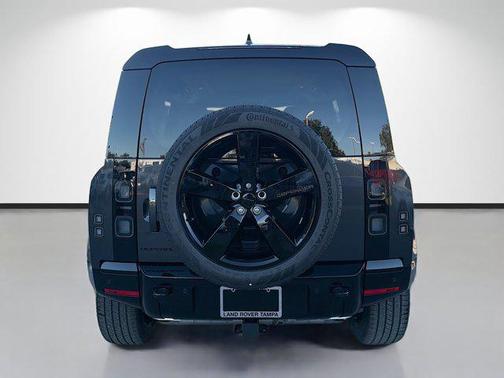 Carpathian Grey Premium Metallic 2026 Land Rover Defender P400 X-Dynamic SE