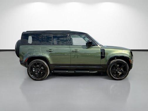 Woolstone Green Metallic 2026 Land Rover Defender P400 X-Dynamic SE
