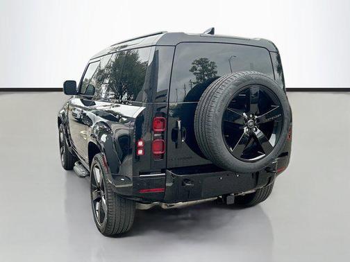 2025 Land Rover Defender 90 P400 X-Dynamic SE