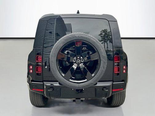 2025 Land Rover Defender 90 P400 X-Dynamic SE
