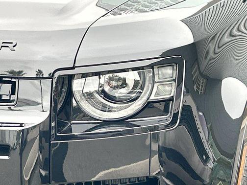 2025 Land Rover Defender 90 P400 X-Dynamic SE