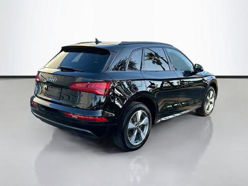 2020 Audi Q5 45 Titanium Premium