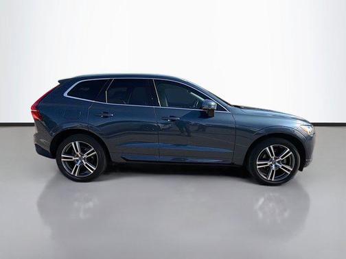 2021 Volvo XC60 T5 Momentum