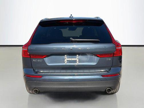 2021 Volvo XC60 T5 Momentum