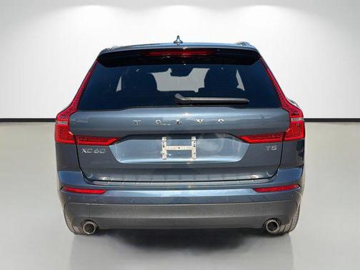 2021 Volvo XC60 T5 Momentum