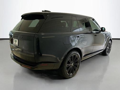 2025 Land Rover Range Rover P400 SE