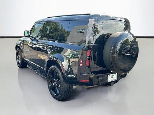 2025 Land Rover Defender 110 P400 X-Dynamic SE