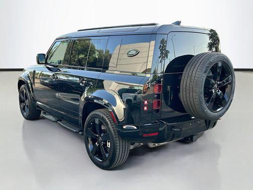 2025 Land Rover Defender 110 P400 X-Dynamic SE