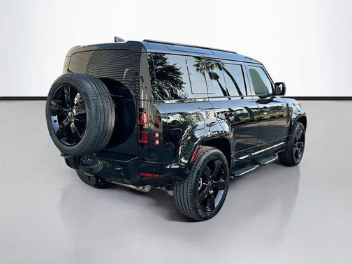 2025 Land Rover Defender 110 P400 X-Dynamic SE