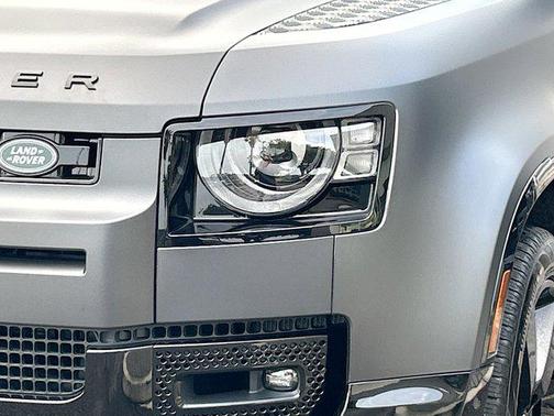 2025 Land Rover Defender 110 P400 X-Dynamic SE