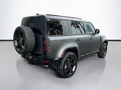 2025 Land Rover Defender 110 P400 X-Dynamic SE
