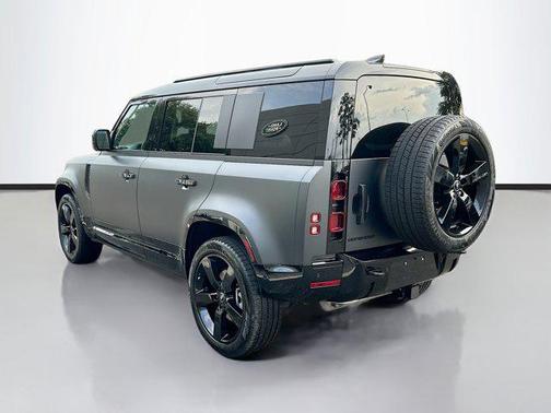 2025 Land Rover Defender 110 P400 X-Dynamic SE
