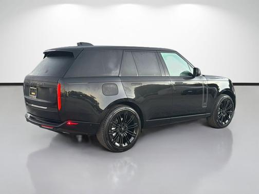 Santorini Black Metallic 2027 Land Rover Range Rover SE