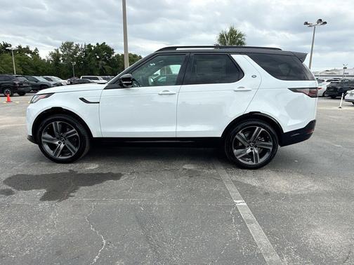Fuji White 2026 Land Rover Discovery Gemini Edition