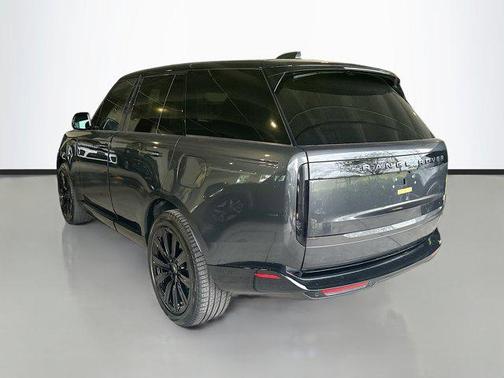 2025 Land Rover Range Rover P550e SE