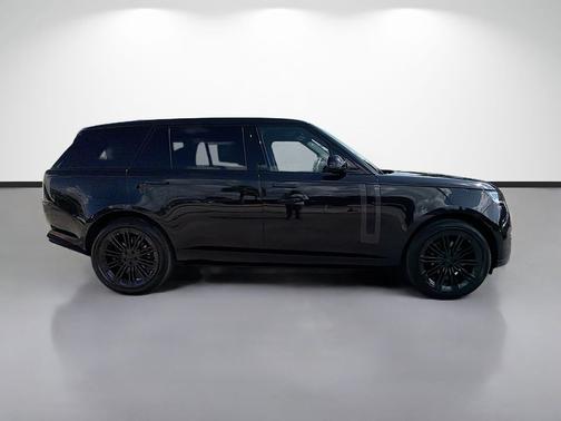 Santorini Black Metallic 2026 Land Rover Range Rover P400 SE 7 Seat