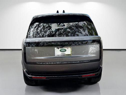 2026 Land Rover Range Rover P400 SE 7 Seat