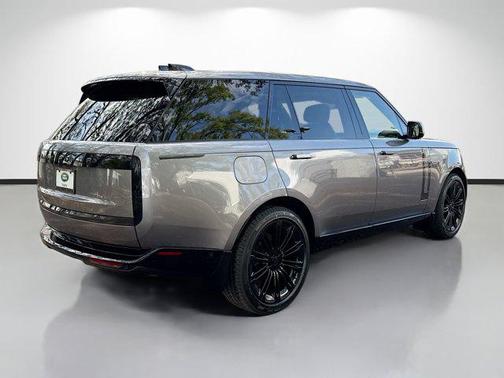 2026 Land Rover Range Rover P400 SE 7 Seat