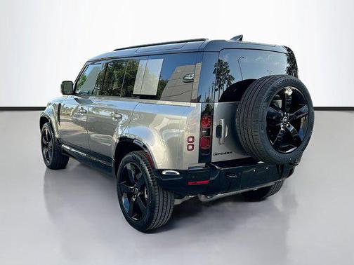 2025 Land Rover Defender 110 P400 X-Dynamic SE