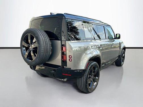 2025 Land Rover Defender 110 P400 X-Dynamic SE