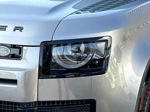 2025 Land Rover Defender 110 P400 X-Dynamic SE
