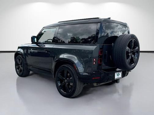 Carpathian Grey Premium Metallic 2025 Land Rover Defender 90 P400 X-Dynamic SE