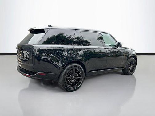 2025 Land Rover Range Rover P400 SE 7 Seat