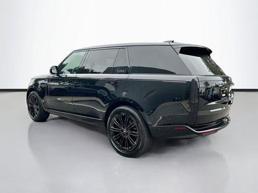 2025 Land Rover Range Rover P400 SE 7 Seat