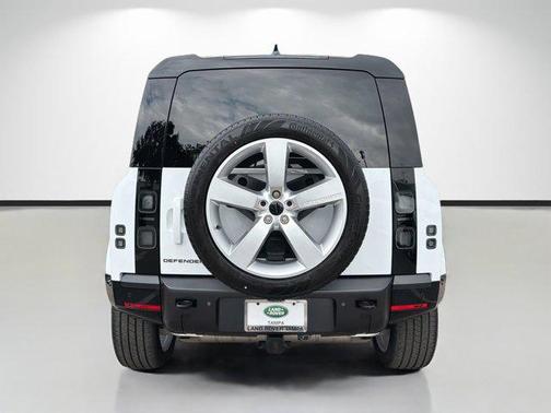 2026 Land Rover Defender P400 X-Dynamic SE