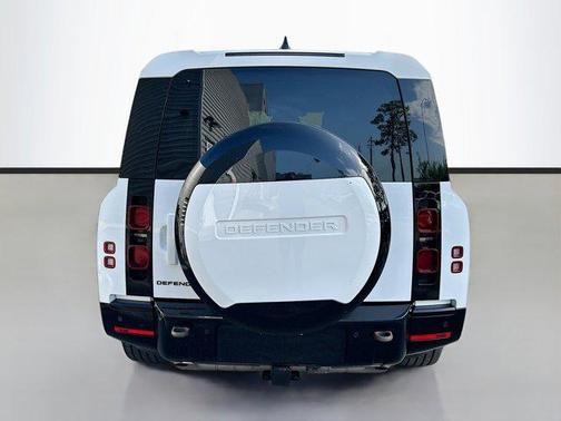 2024 Land Rover Defender 130 P400 X-Dynamic SE
