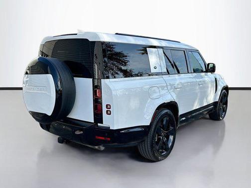 2024 Land Rover Defender 130 P400 X-Dynamic SE