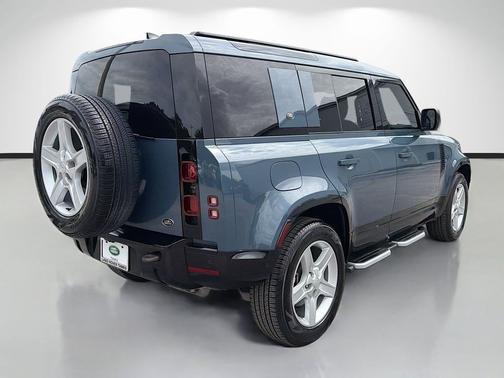 2022 Land Rover Defender 110 X-Dynamic SE