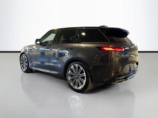 2025 Land Rover Range Rover Sport SE