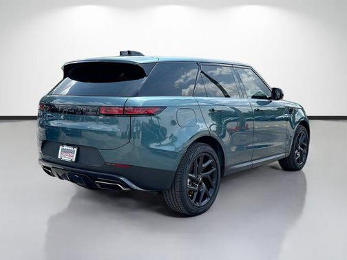 Giola Green Metallic 2024 Land Rover Range Rover Sport SE